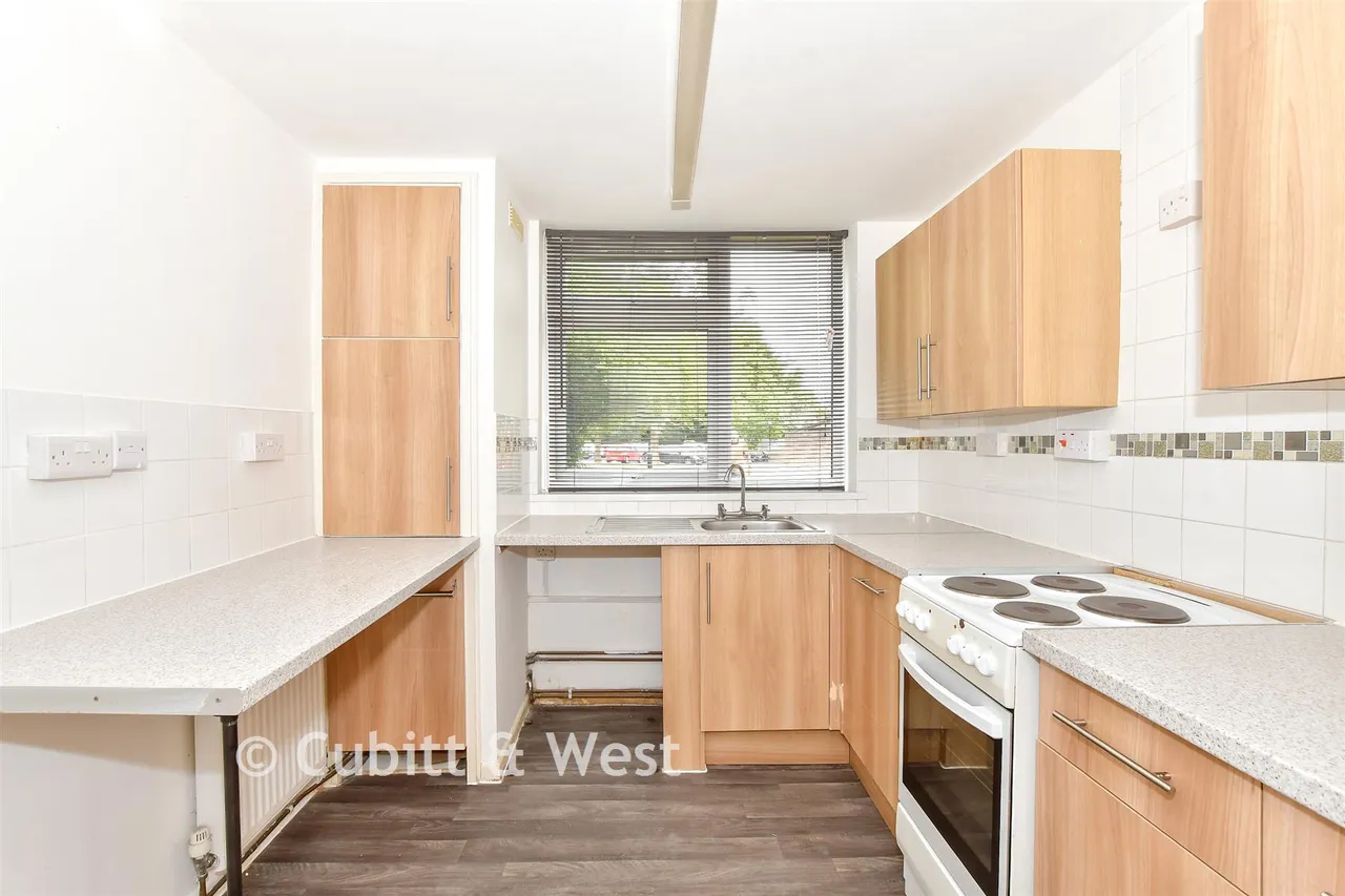 Juniper Square, Havant, PO9, photo 2
