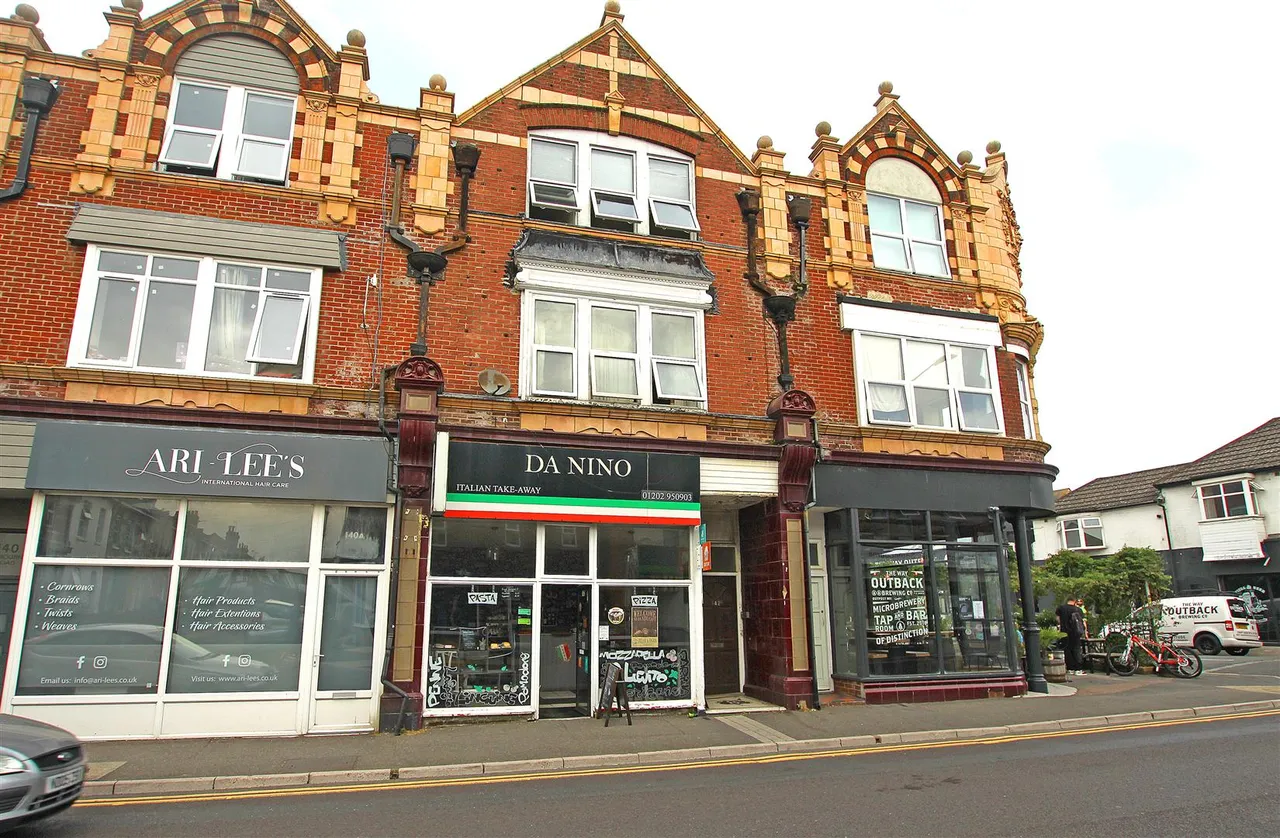 2 bed flat for sale — Seabourne Road, Bournemouth