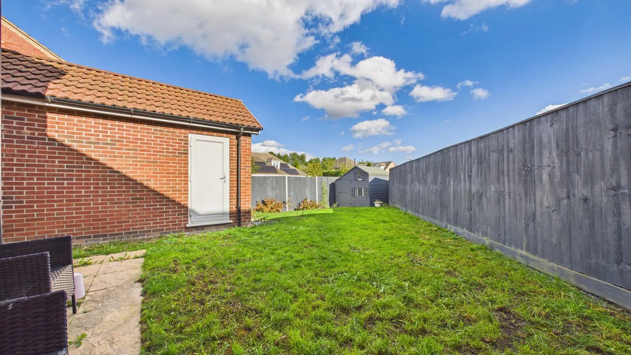 St. Vincent Close, Crowland, photo 4