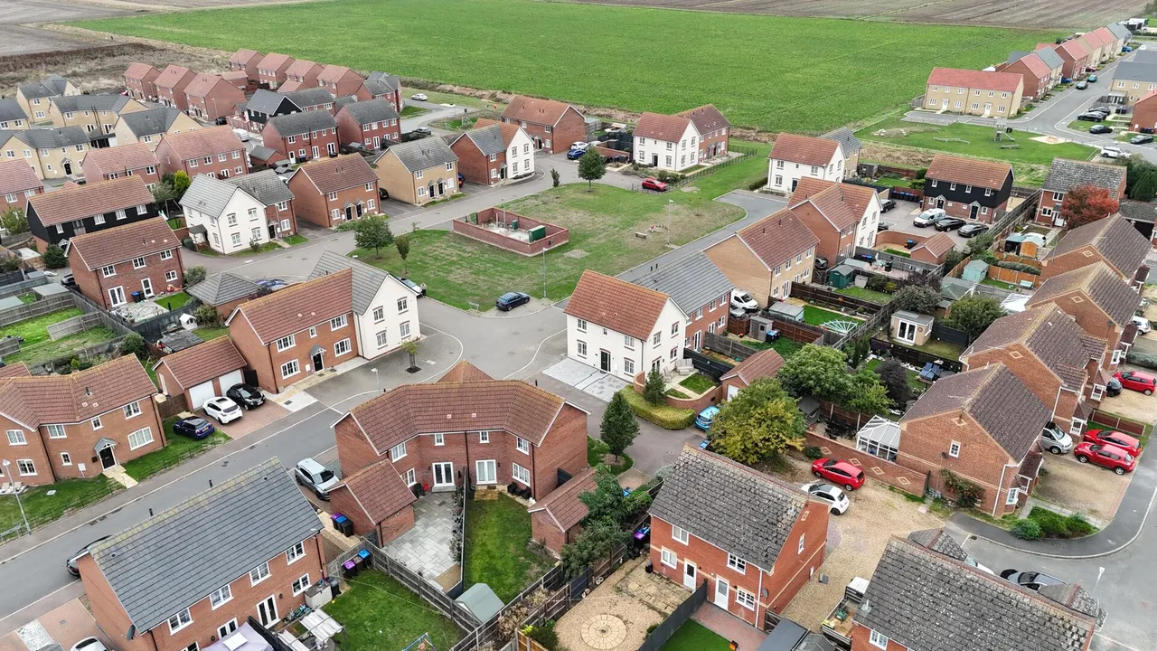St. Vincent Close, Crowland, photo 25