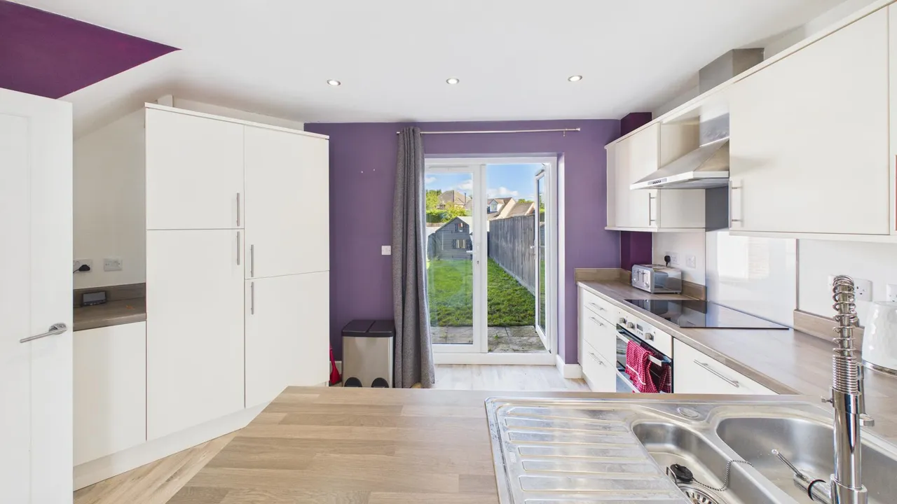 St. Vincent Close, Crowland, photo 13