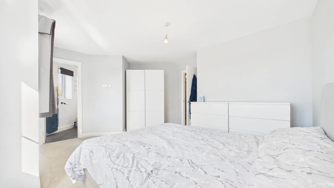 St. Vincent Close, Crowland, photo 16