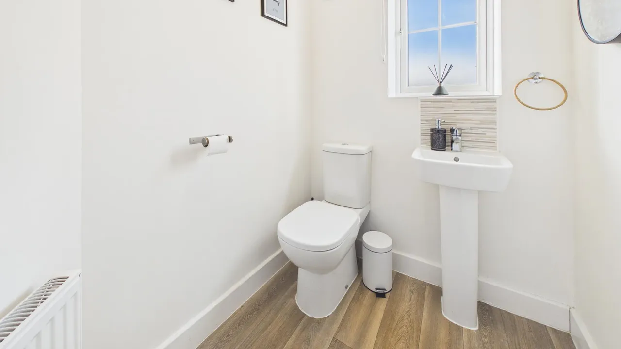 St. Vincent Close, Crowland, photo 14