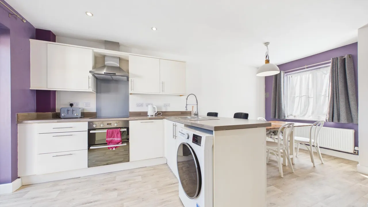 St. Vincent Close, Crowland, photo 11