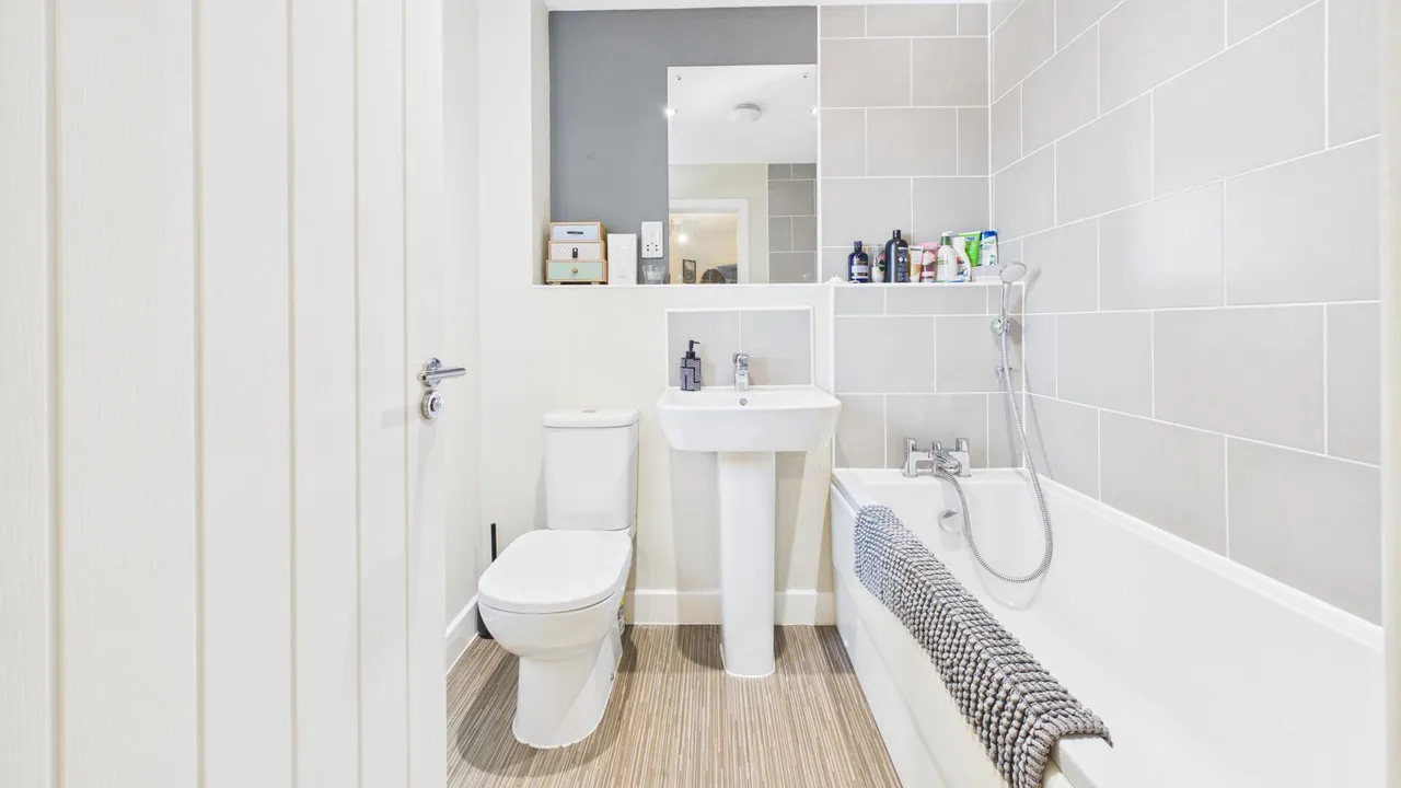 St. Vincent Close, Crowland, photo 23