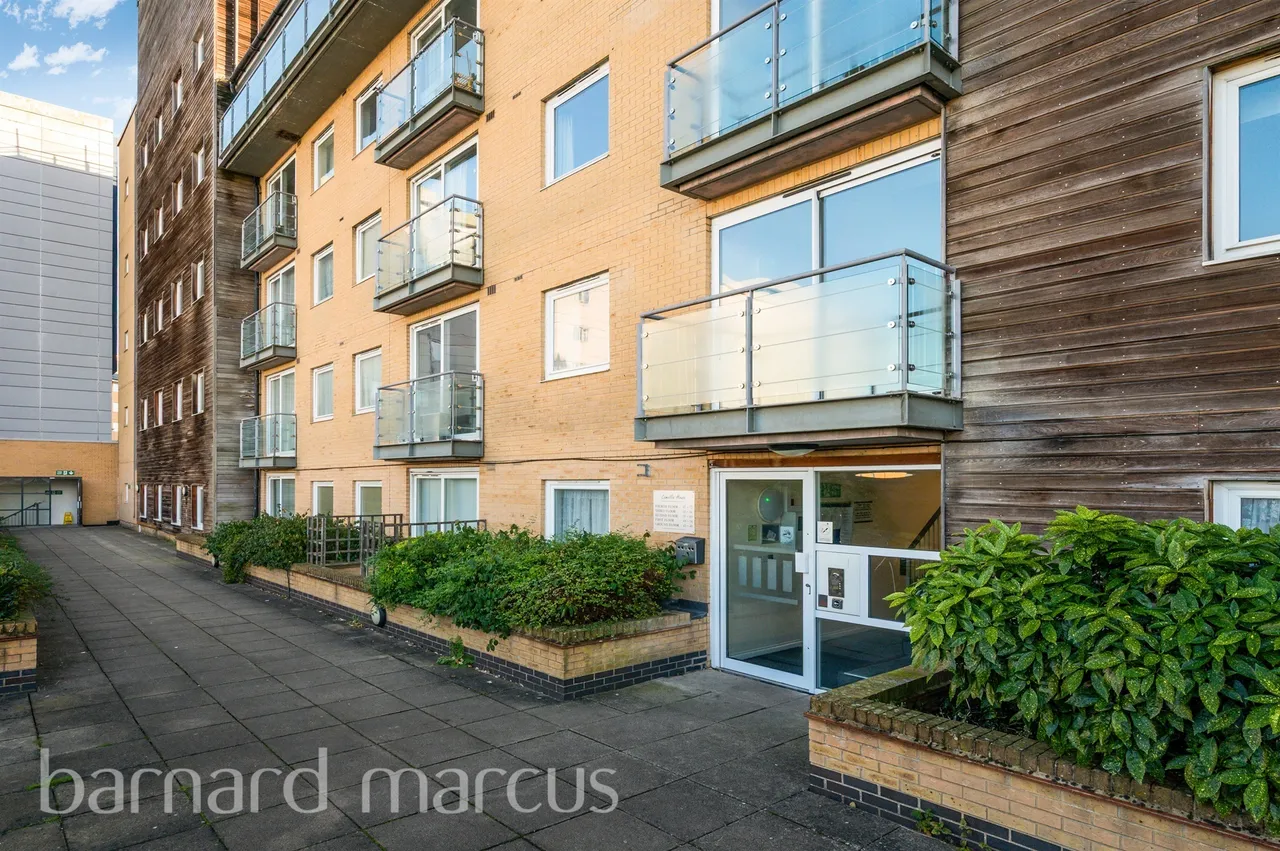 2 bed flat for sale — Tilley Road, Feltham