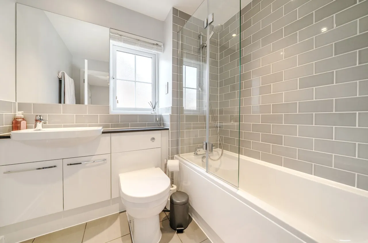 Titchener Way, Hook, Hampshire, RG27 9RT, photo 9