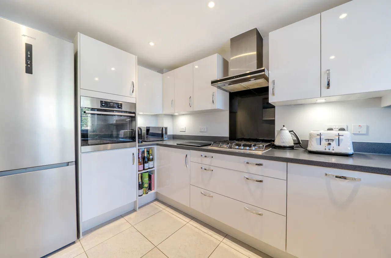 Titchener Way, Hook, Hampshire, RG27 9RT, photo 4