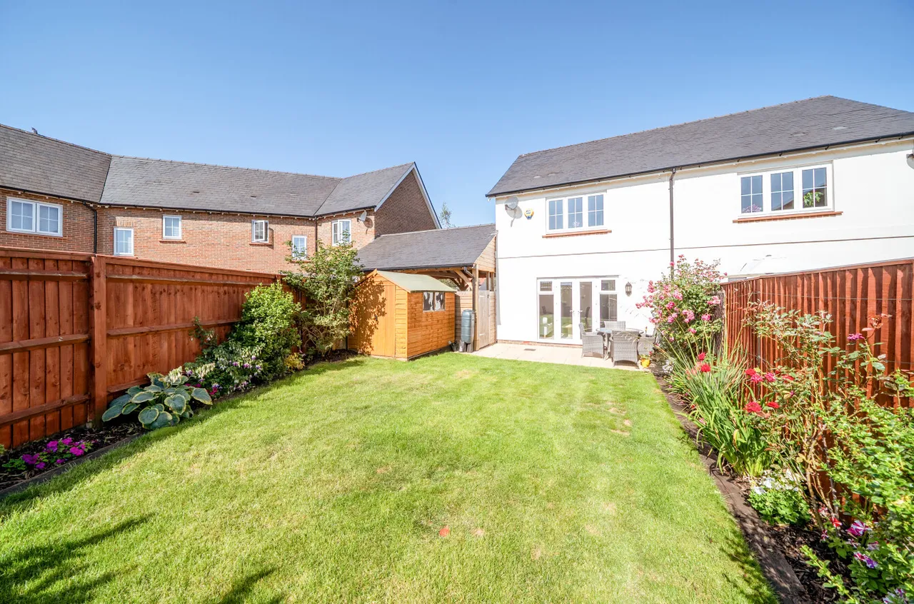 Titchener Way, Hook, Hampshire, RG27 9RT, photo 6