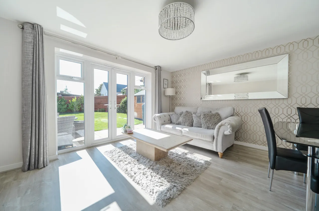 Titchener Way, Hook, Hampshire, RG27 9RT, photo 2