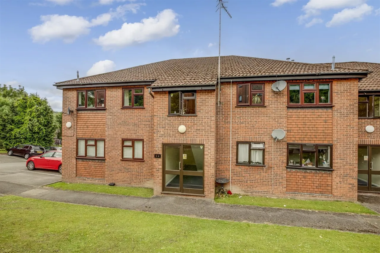 2 bed flat for sale, Kaybridge Close, High Wycombe, HP13