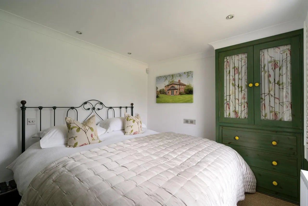 The Green, Woldingham, CR3, photo 14