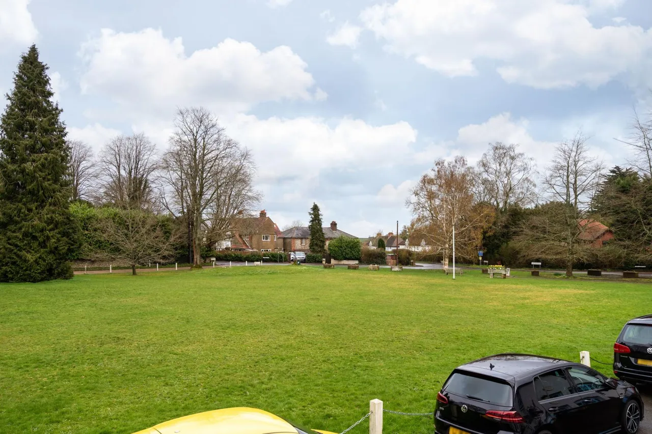 The Green, Woldingham, CR3, photo 3