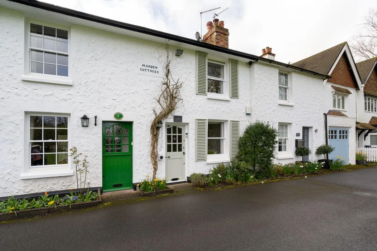 2 bed house for sale, The Green, Woldingham, CR3