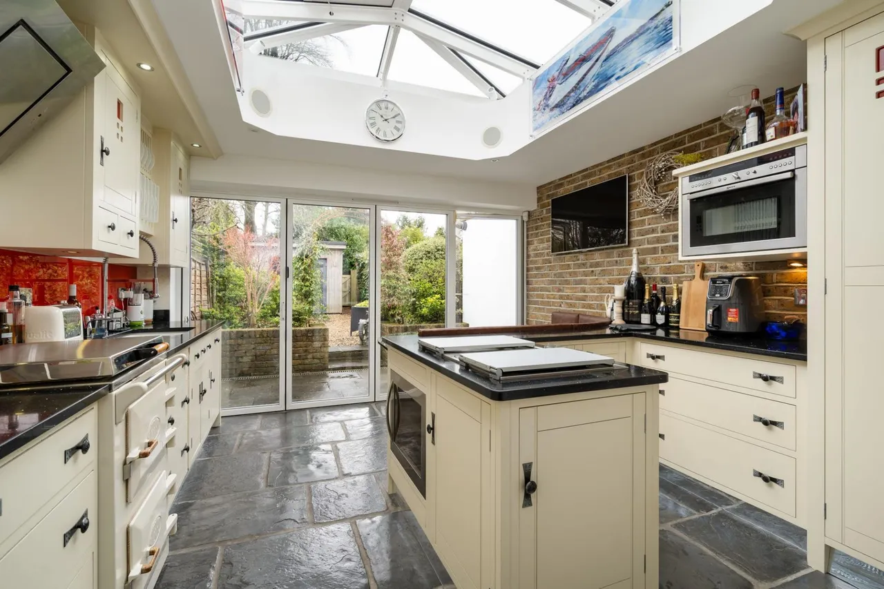 The Green, Woldingham, CR3, photo 2