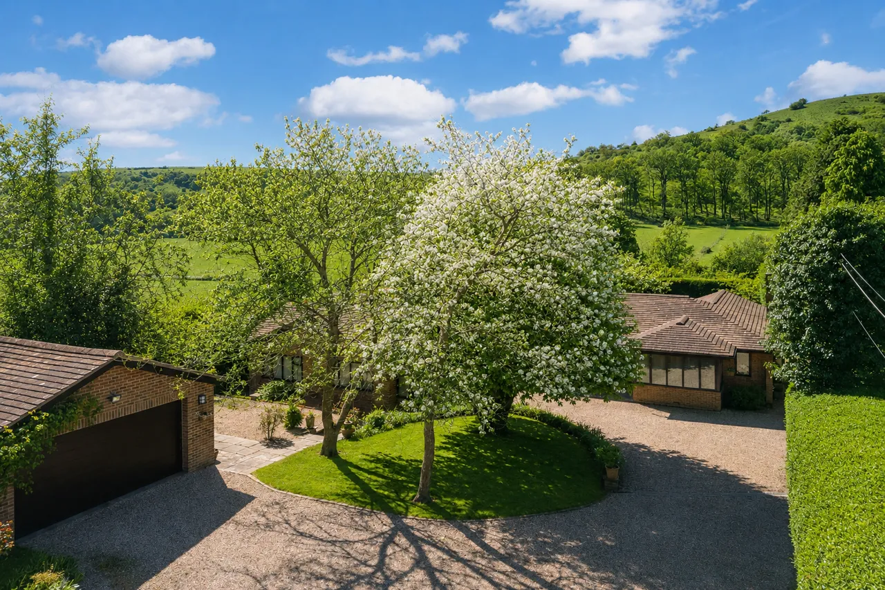 5 bed house for sale — Greyfriars Lane, Storrington, RH20