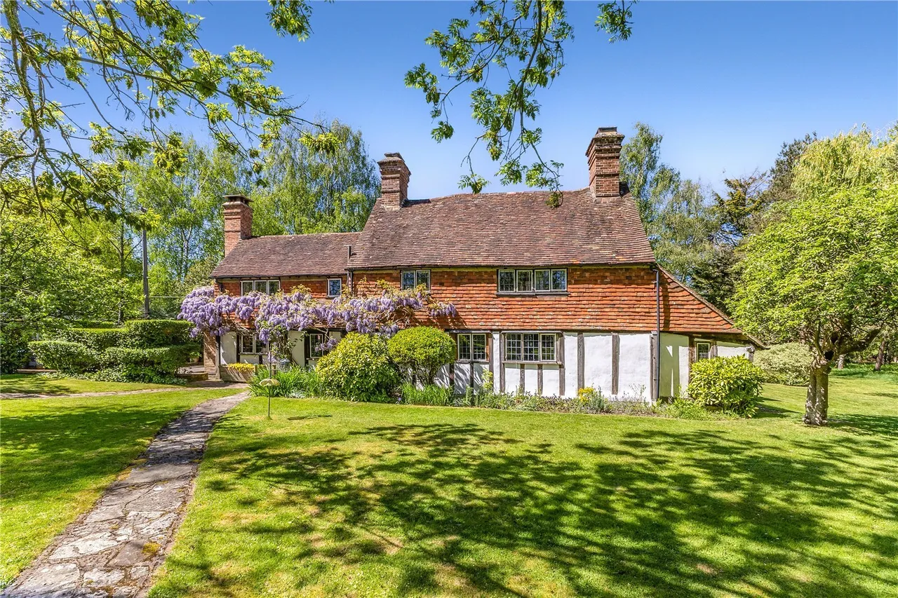 Wilmots Lane, Horne, RH6, photo 17