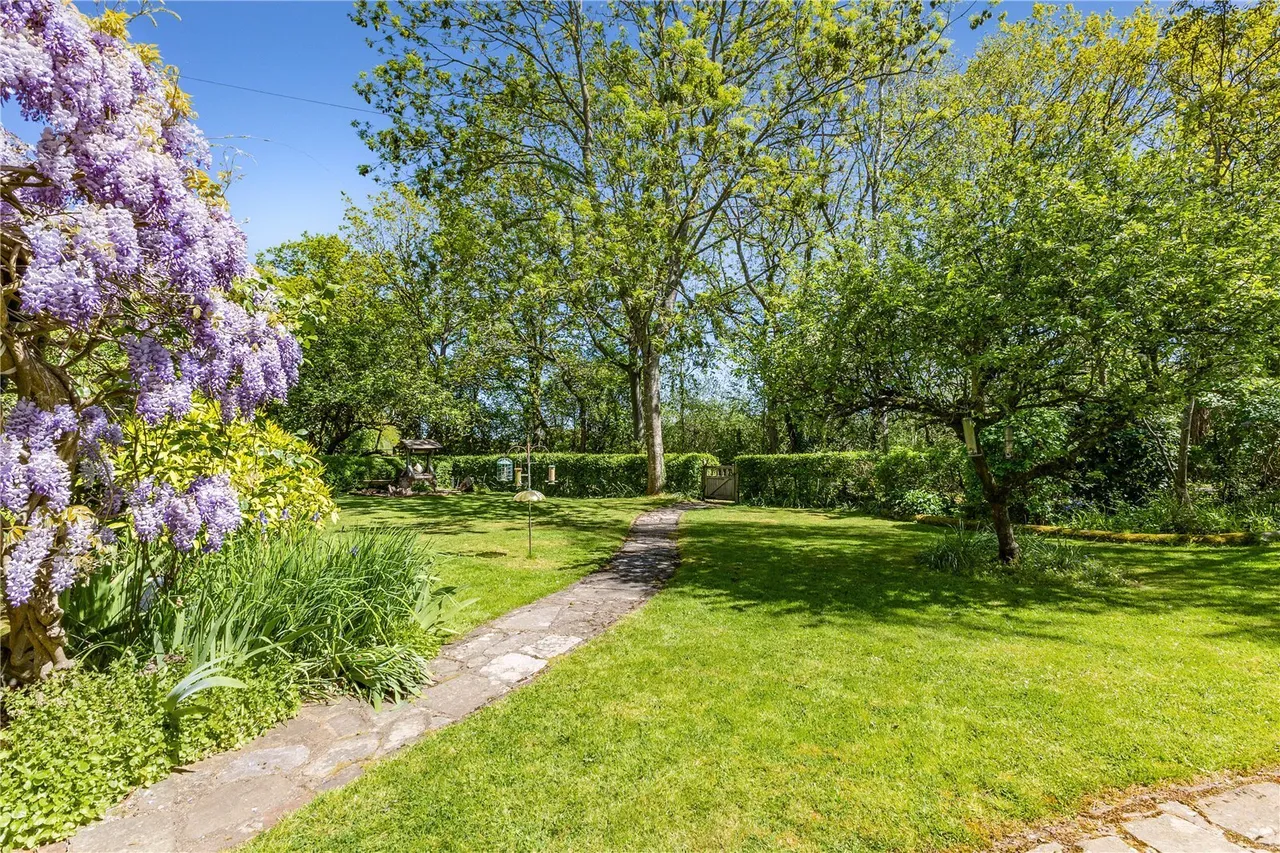 Wilmots Lane, Horne, RH6, photo 4
