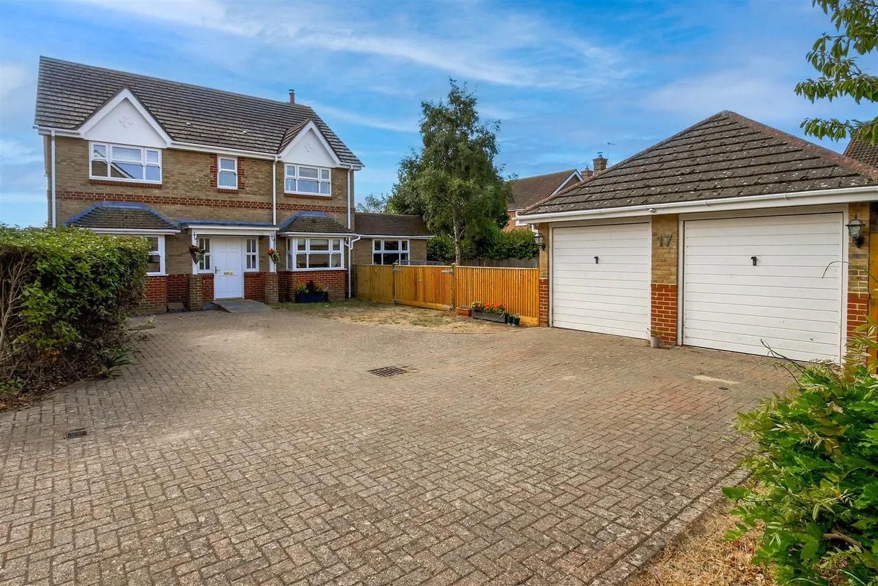 4 bed house for sale, May Close, Climping