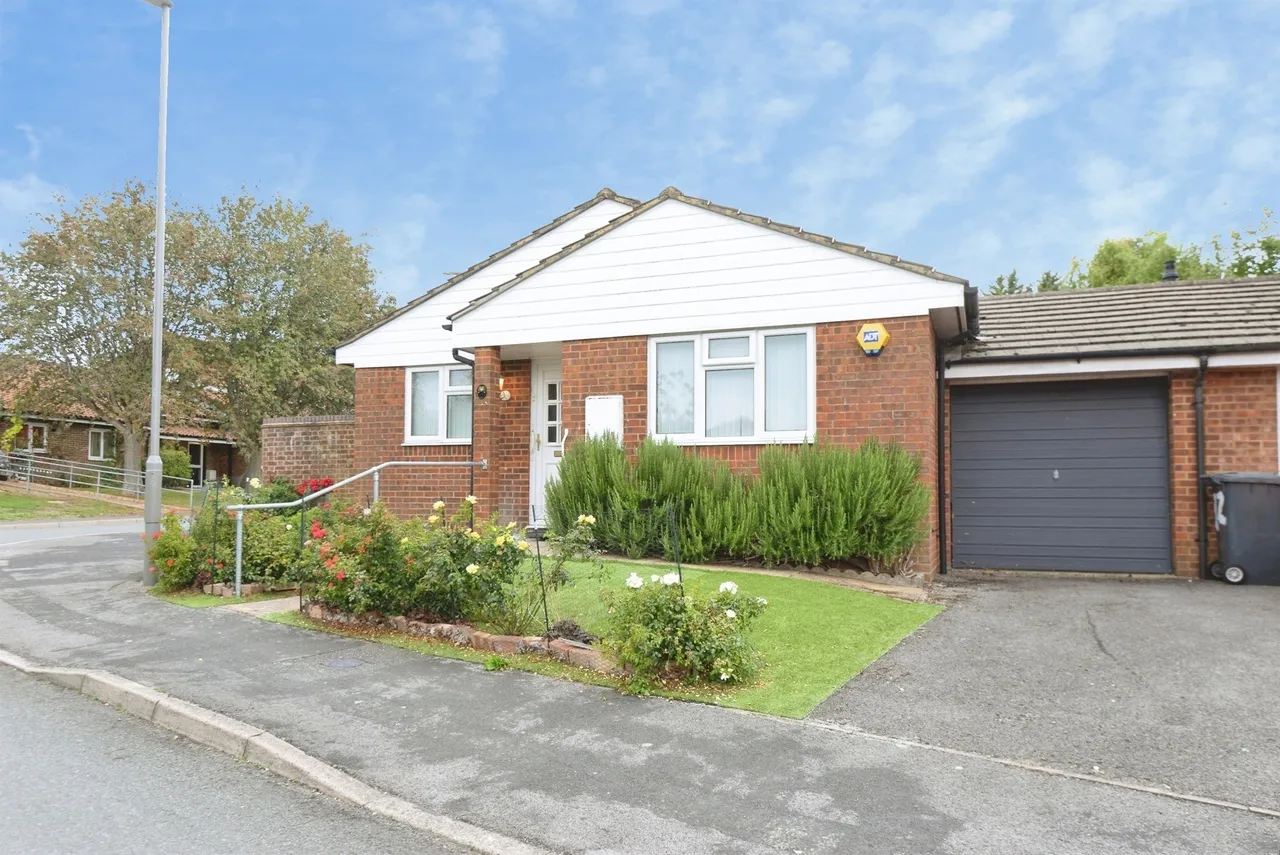 2 bed house for sale, Abbots Way, High Wycombe, HP12