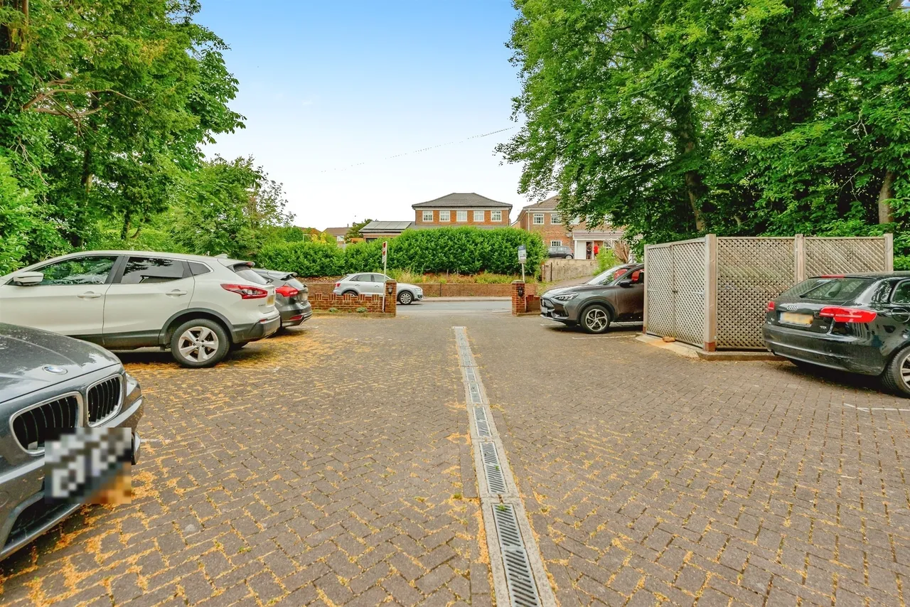 Linkfield Lane, Redhill, photo 11