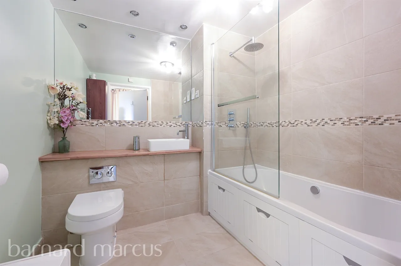 Station Approach, Epsom, KT19, photo 11