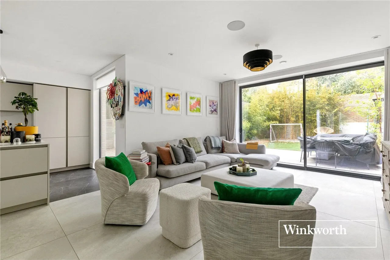 Gulliver Place, London, N10, photo 11