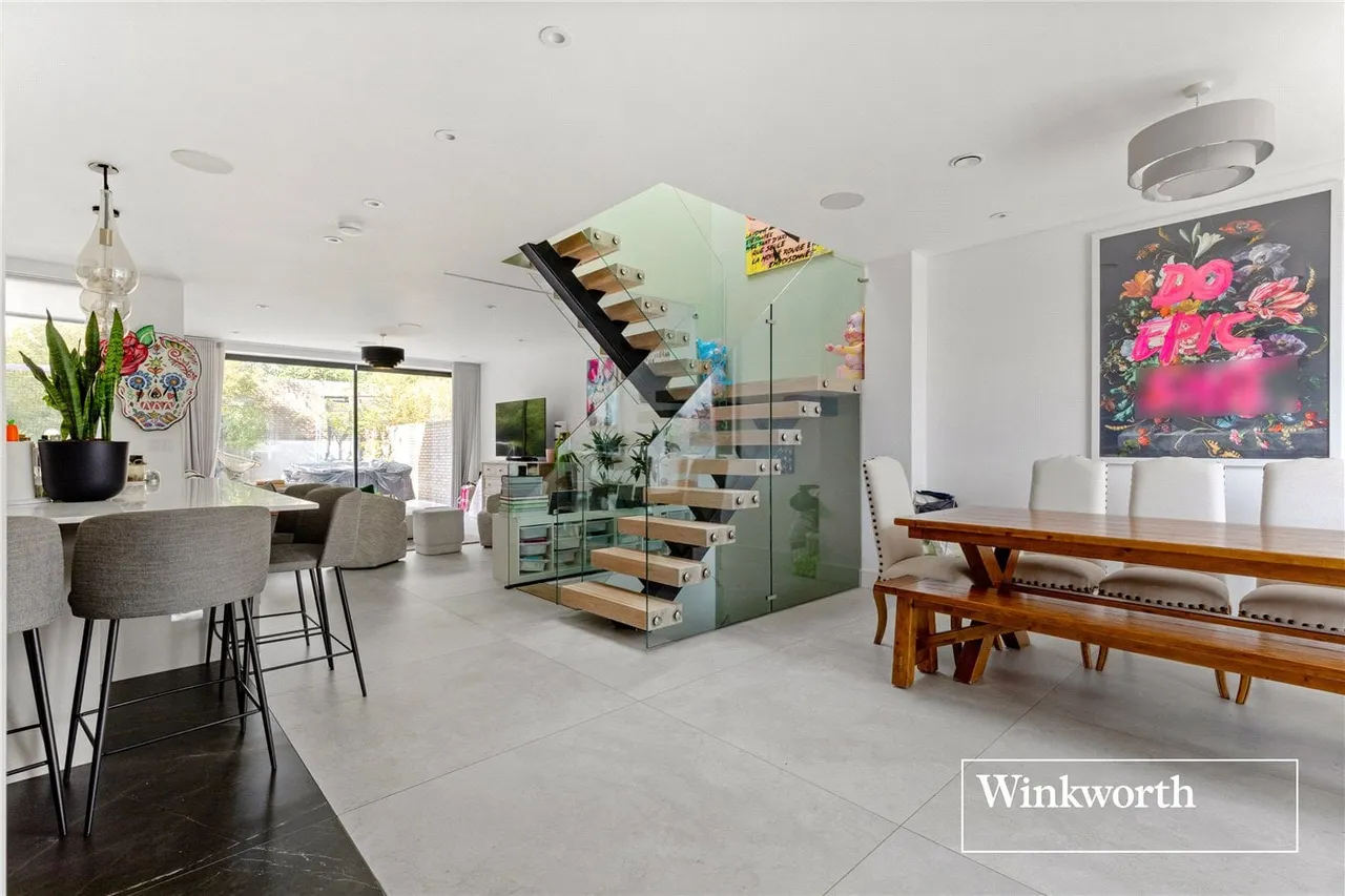 4 bed house to rent — Gulliver Place, London, N10