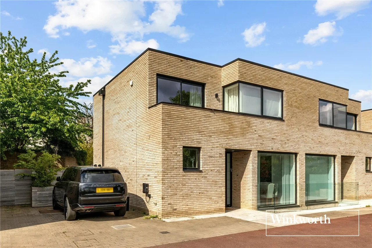 Gulliver Place, London, N10, photo 12