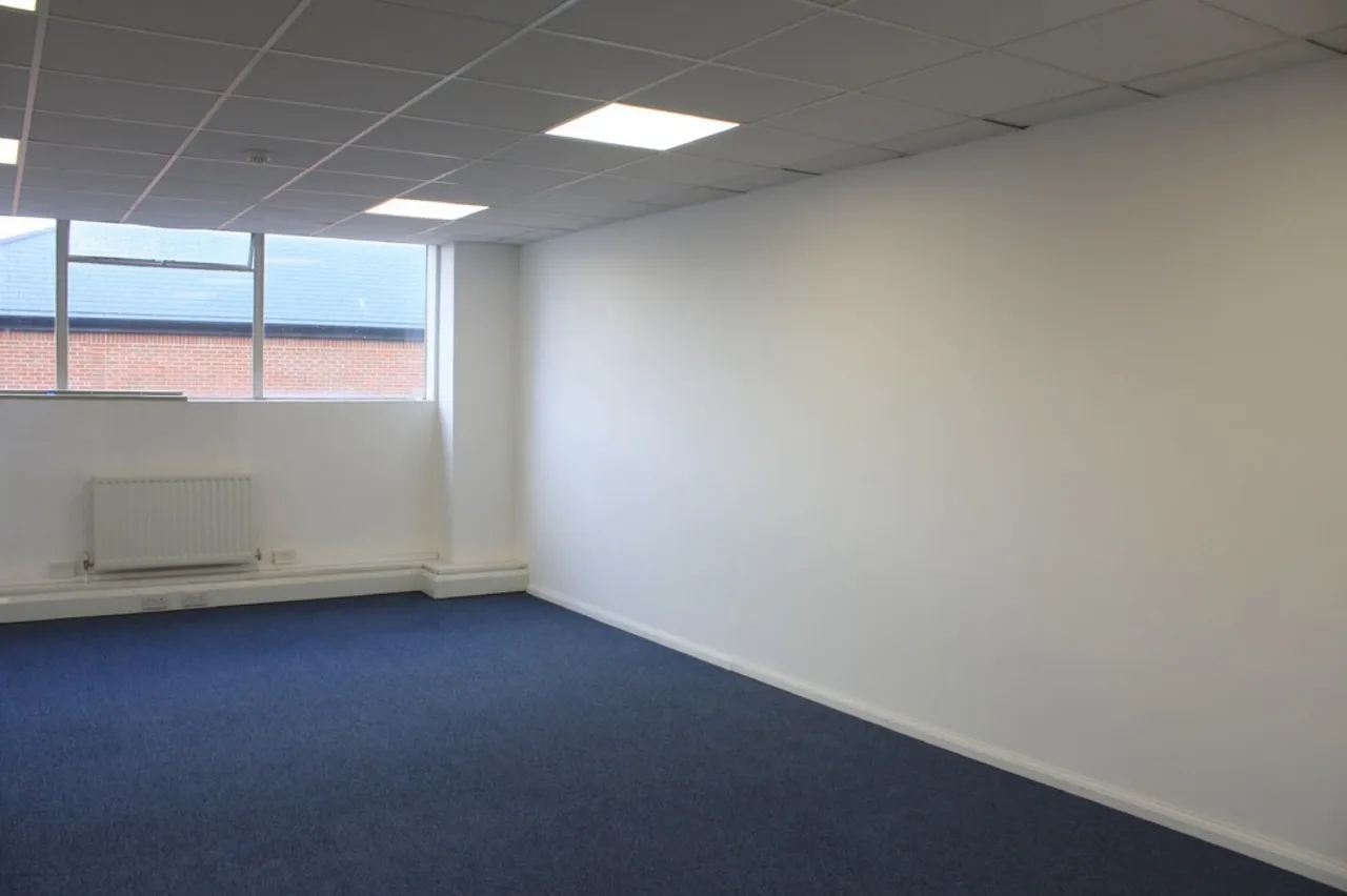 commercial property to rent, Staines Road, Hounslow