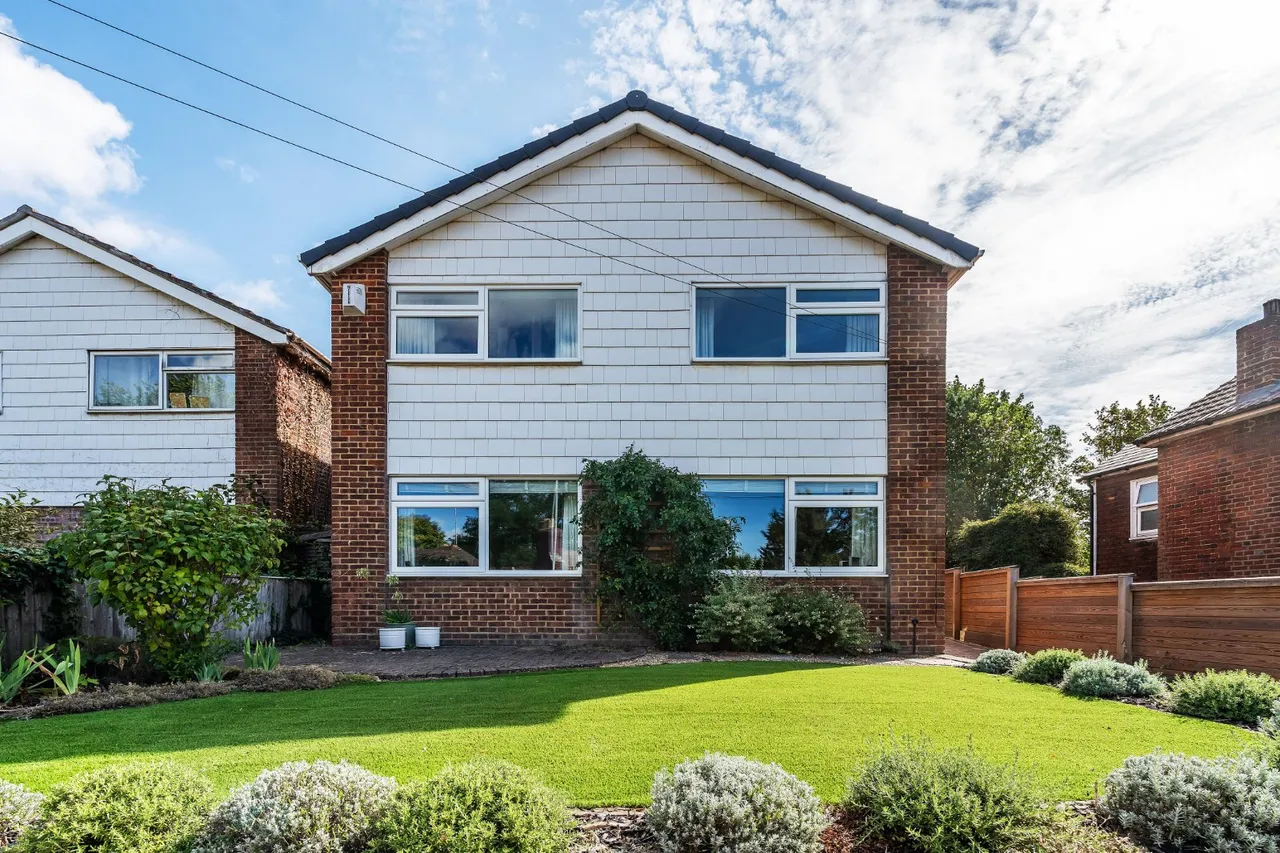 4 bed house for sale — London Road, Riverhead, Sevenoaks, Kent, TN13 2DJ
