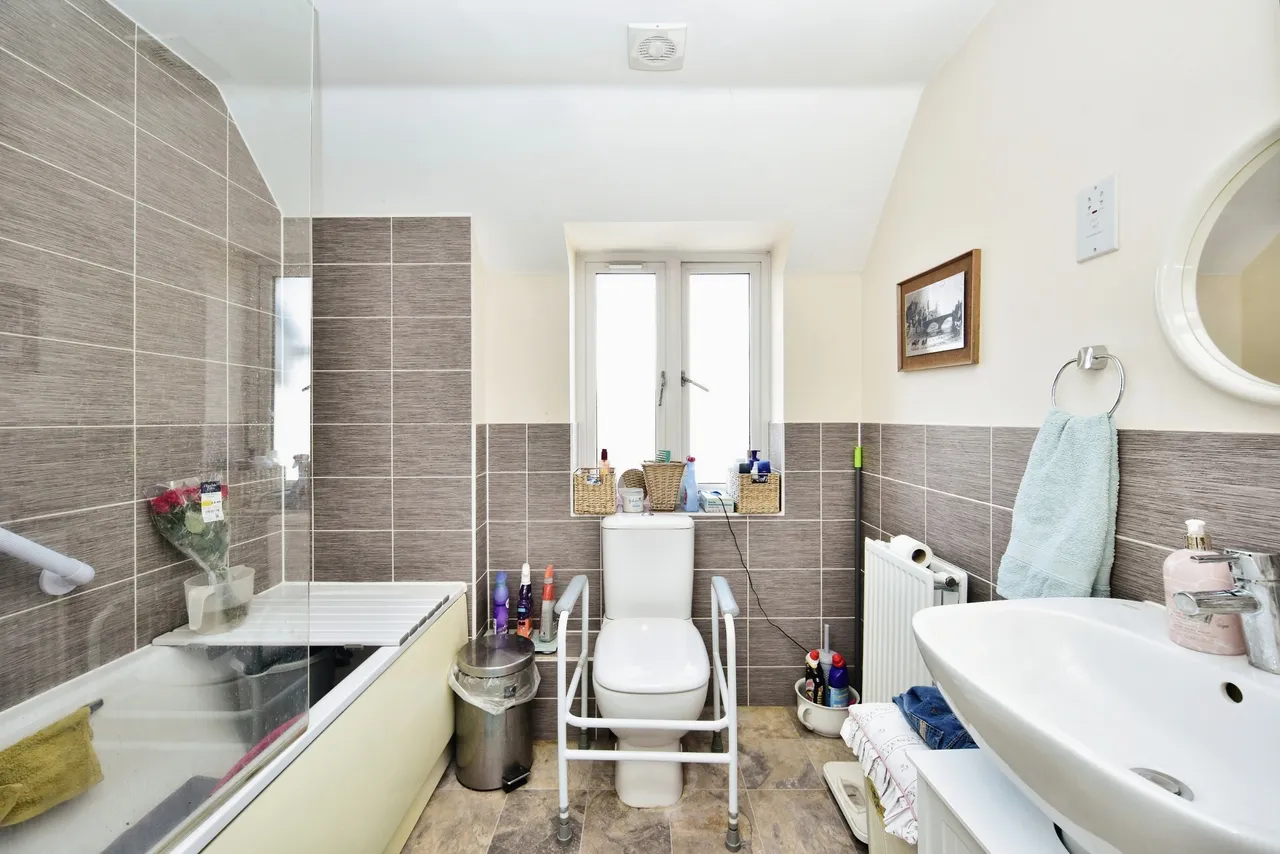 Swallow Avenue, Iwade, Sittingbourne, Kent, ME9, photo 3