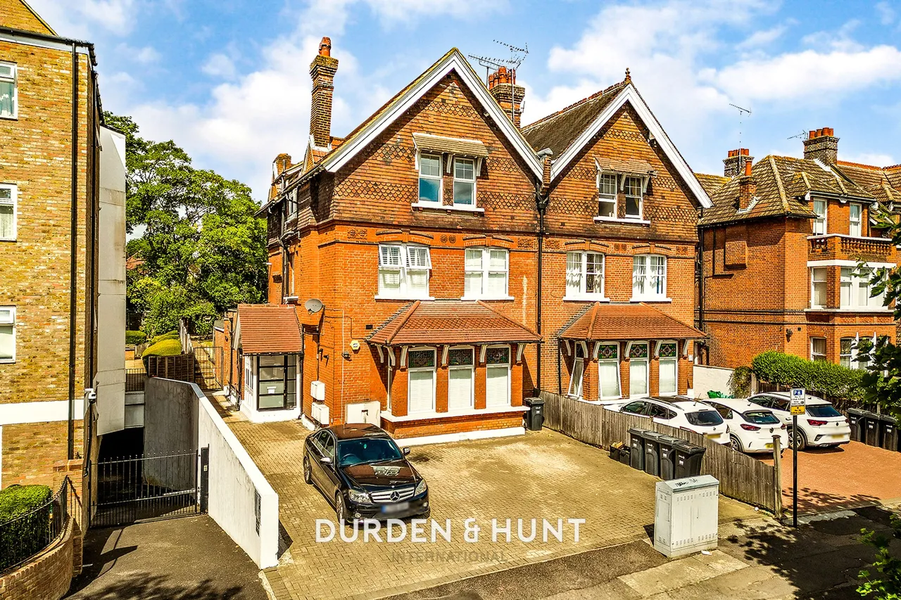 2 bed flat for sale, Hermon Hill, Wanstead, E11
