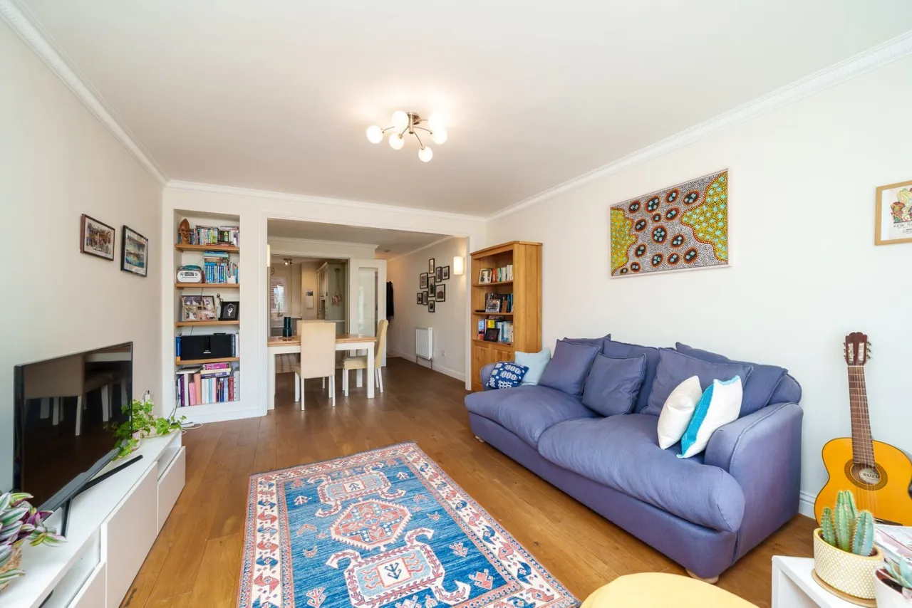 2 bed flat for sale, Upper Richmond Road, London, SW15