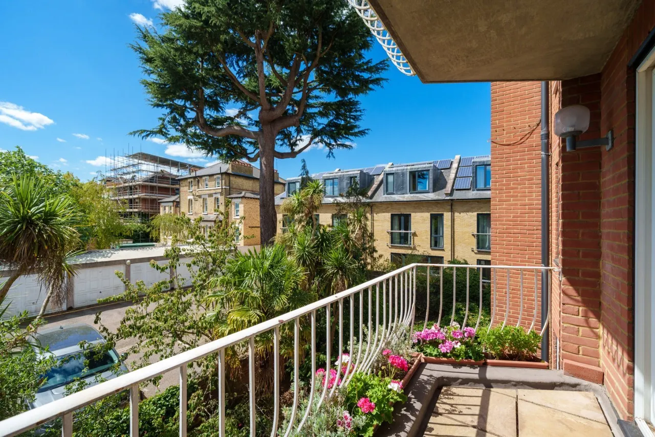 Upper Richmond Road, London, SW15, photo 6