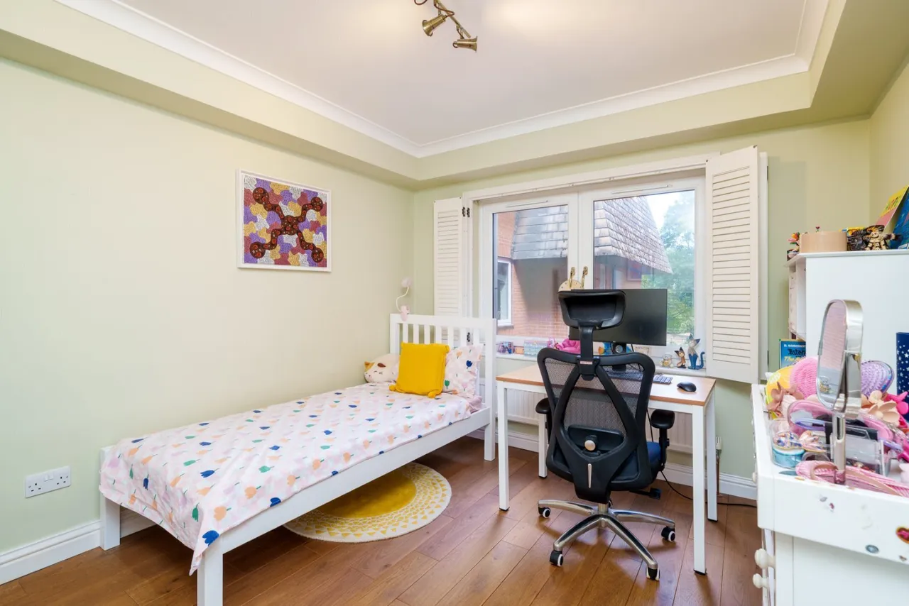 Upper Richmond Road, London, SW15, photo 4