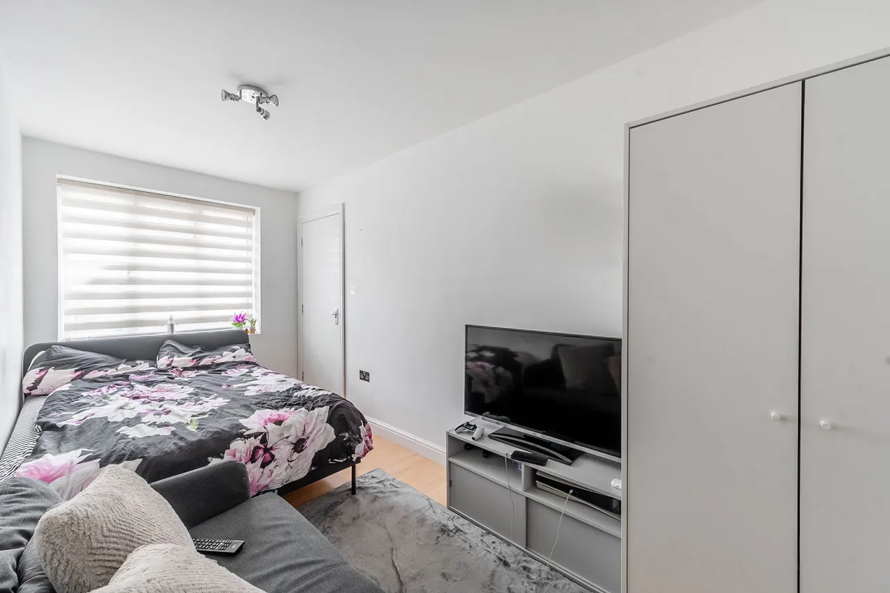 20 Maricas Avenue, Harrow, photo 12