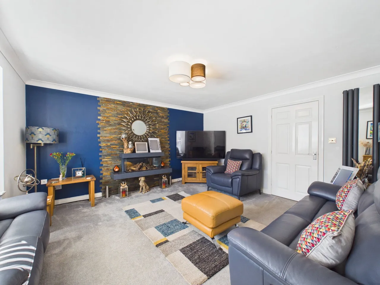 Kestrel Crescent, Droitwich, WR9, photo 5