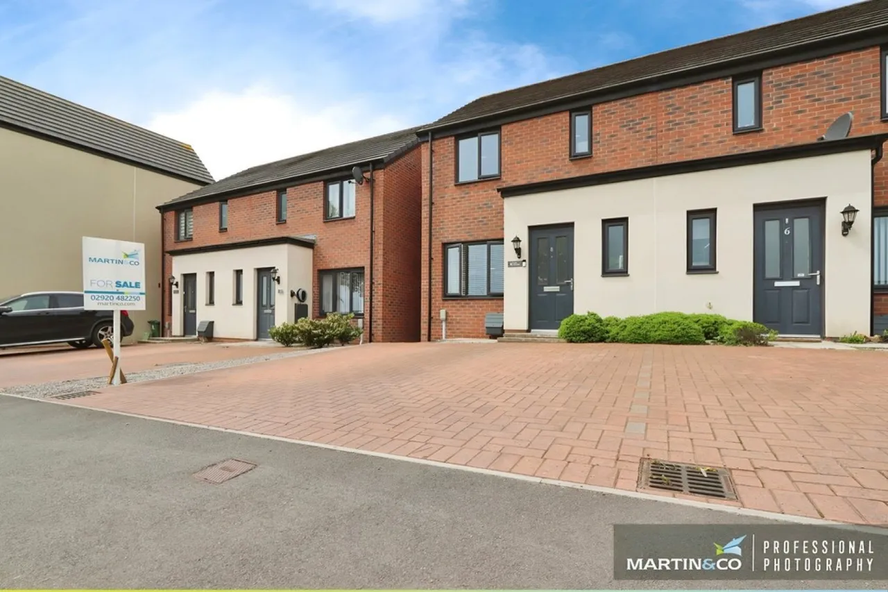 3 bed house for sale — Heol Williams, St Edeyrns