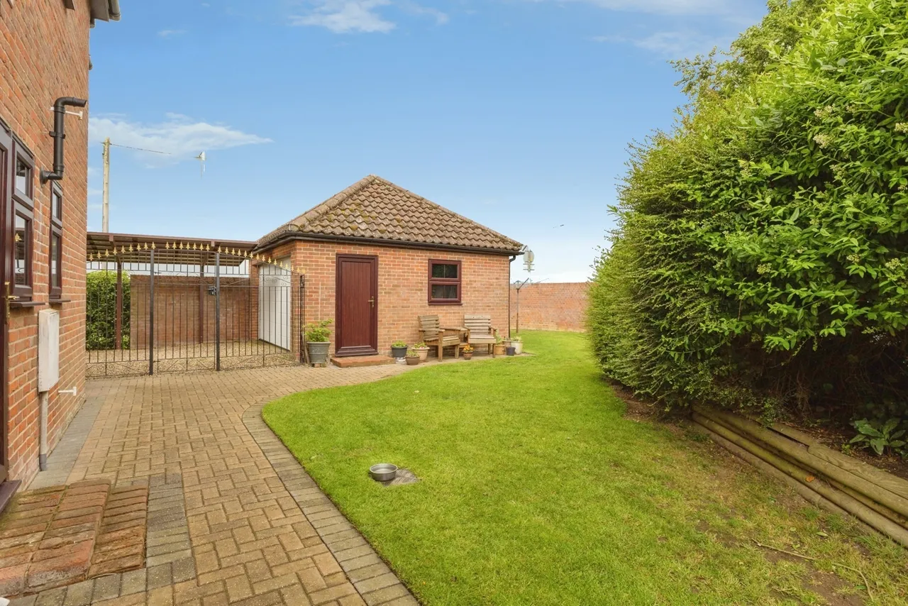Tuttles Lane West, Wymondham, Norfolk, NR18, photo 12