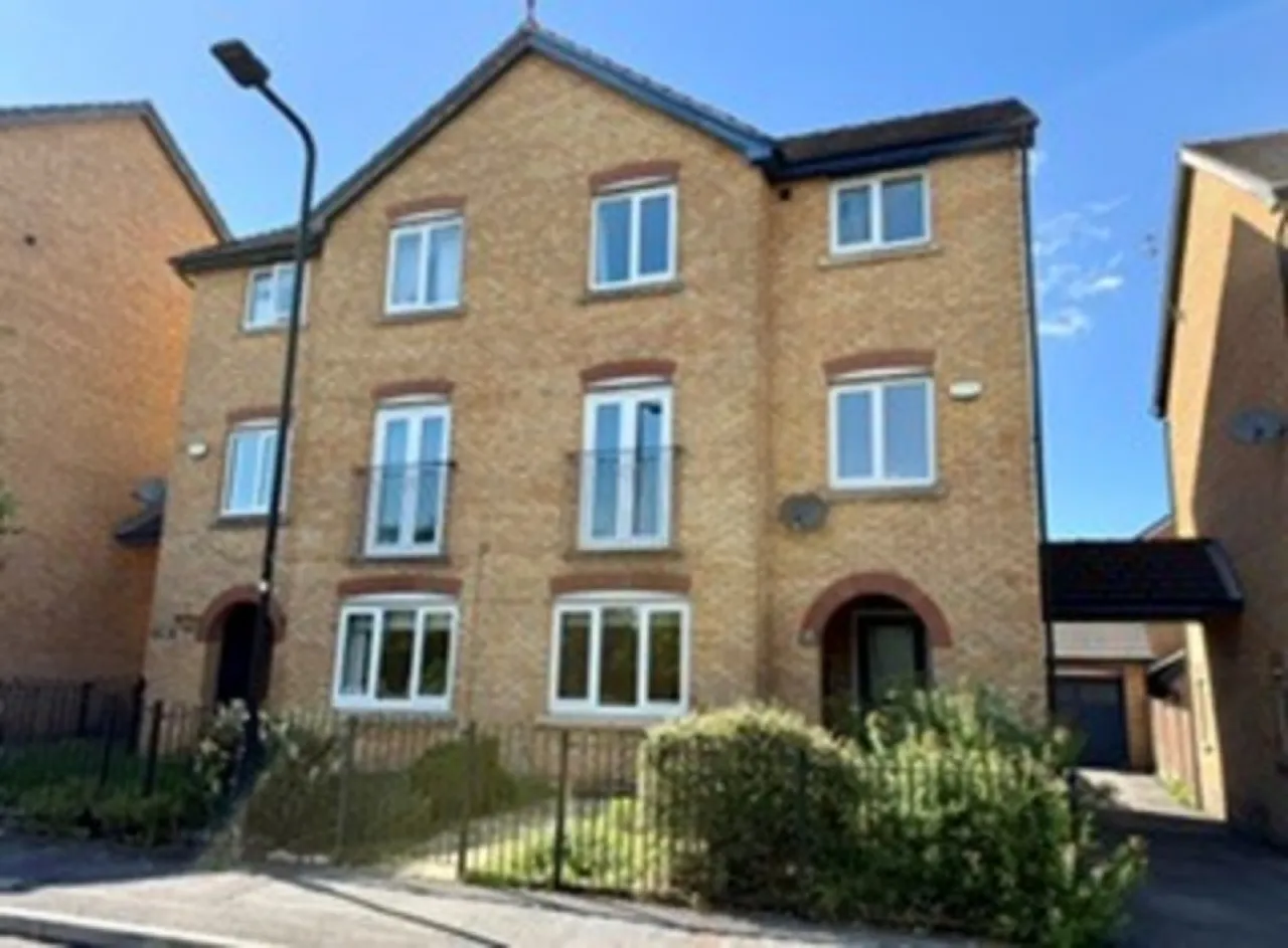4 bed house for sale — Island Close, Broom