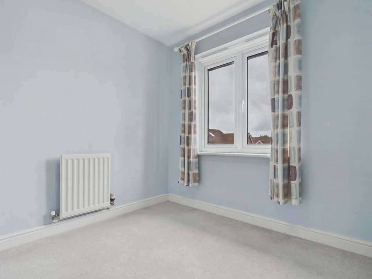 Island Close, Broom, photo 12