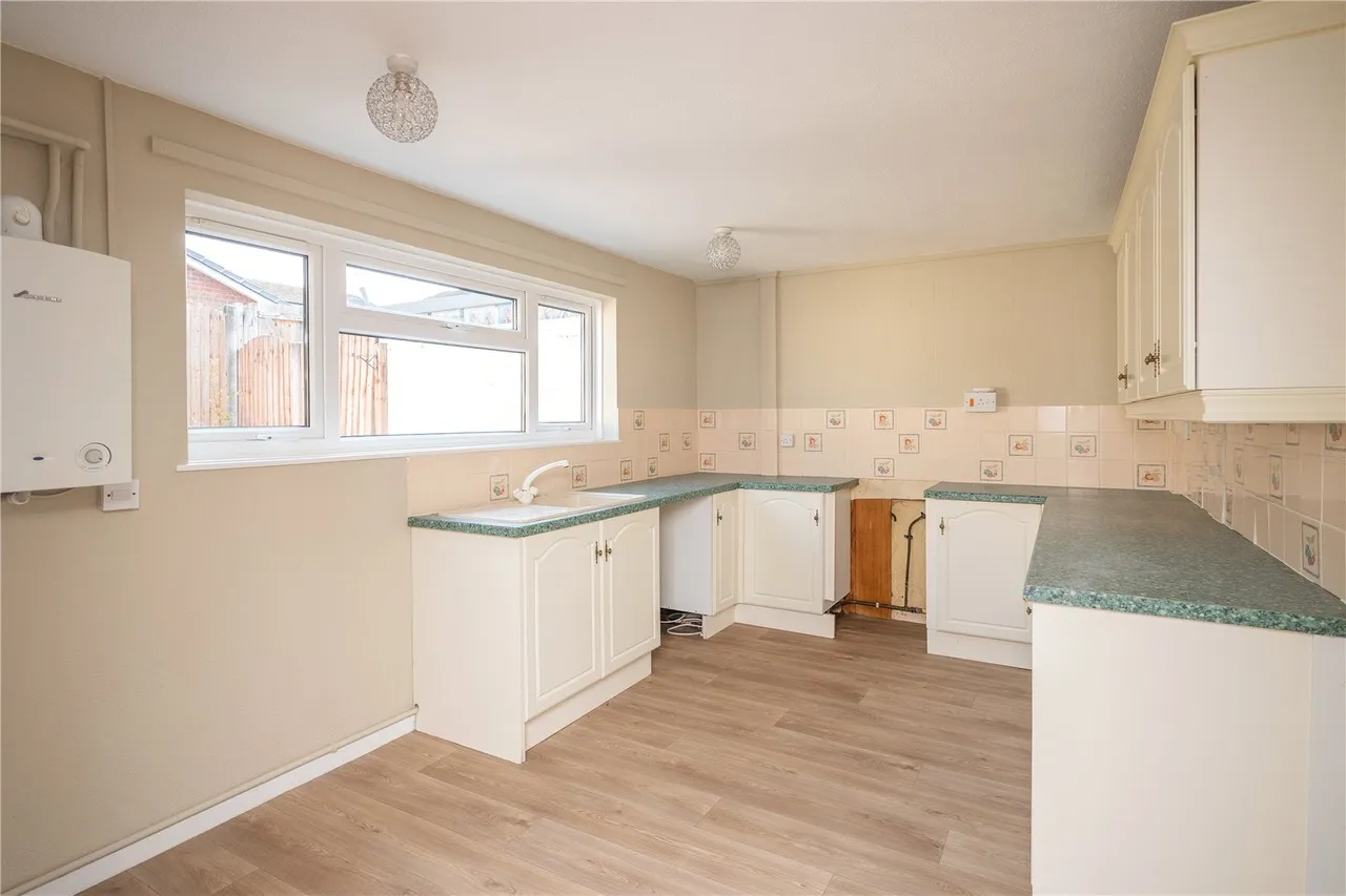 Spenser Walk, Catshill, Bromsgrove, Worcestershire, B61 0NE, photo 3