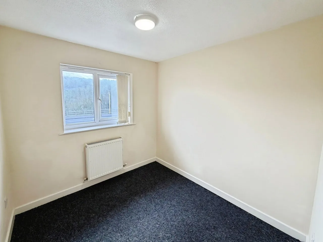 Clos Burlais, Cwmdu, SA5, photo 16