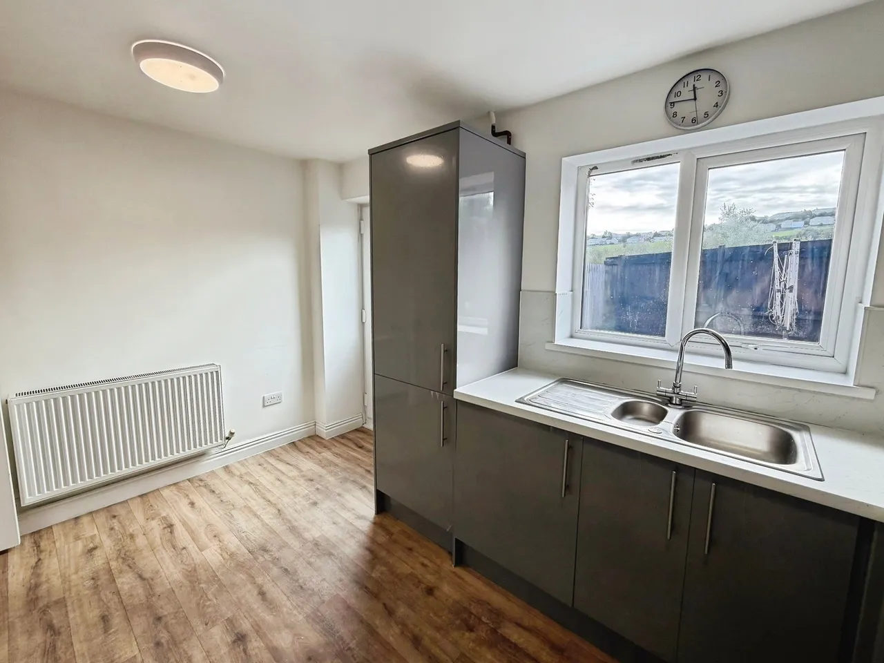 Clos Burlais, Cwmdu, SA5, photo 9