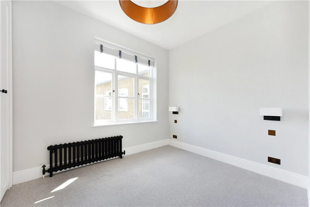 Battersea High Road, London, SW11, photo 8