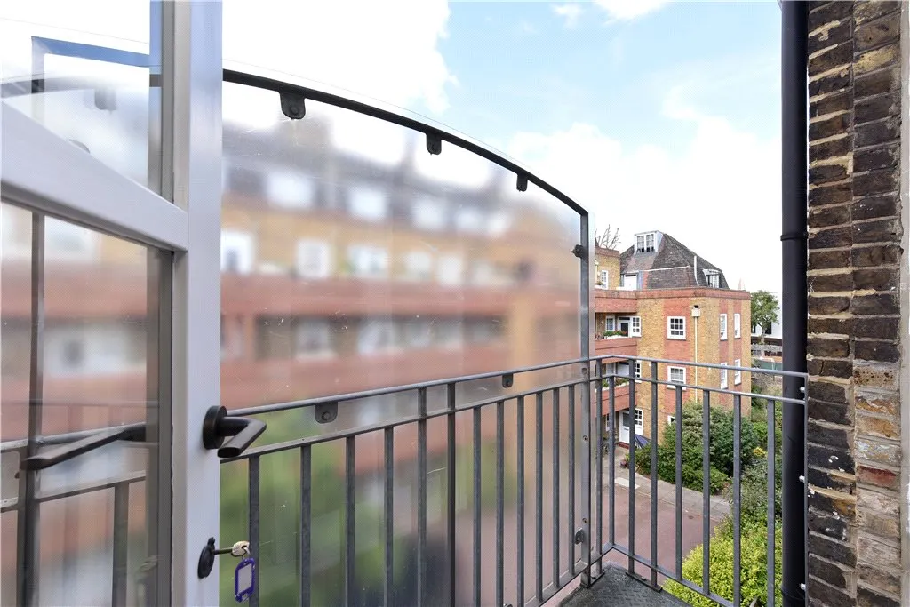Battersea High Road, London, SW11, photo 15