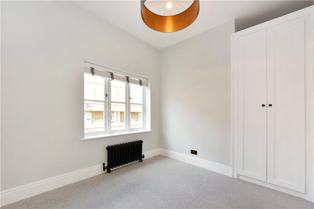 Battersea High Road, London, SW11, photo 10