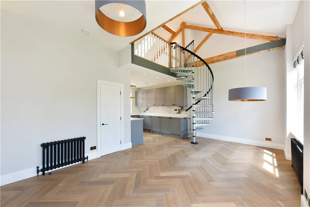 Battersea High Road, London, SW11, photo 9