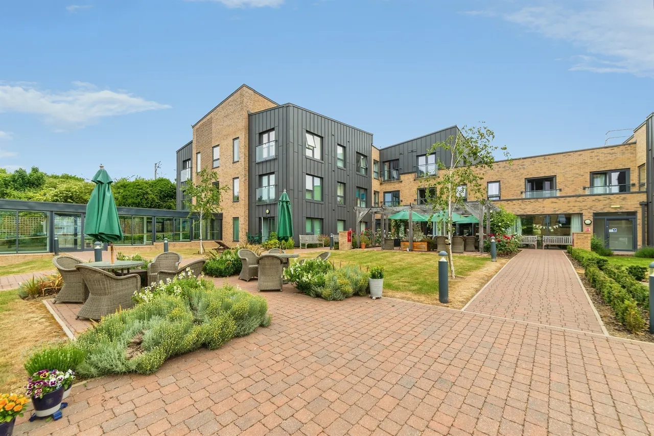 2 bed flat for sale — Icknield Way, Baldock